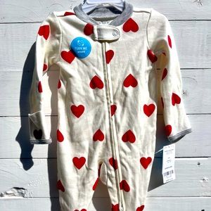 NWT Carters Two-way Zip Newborn Heart footies!
